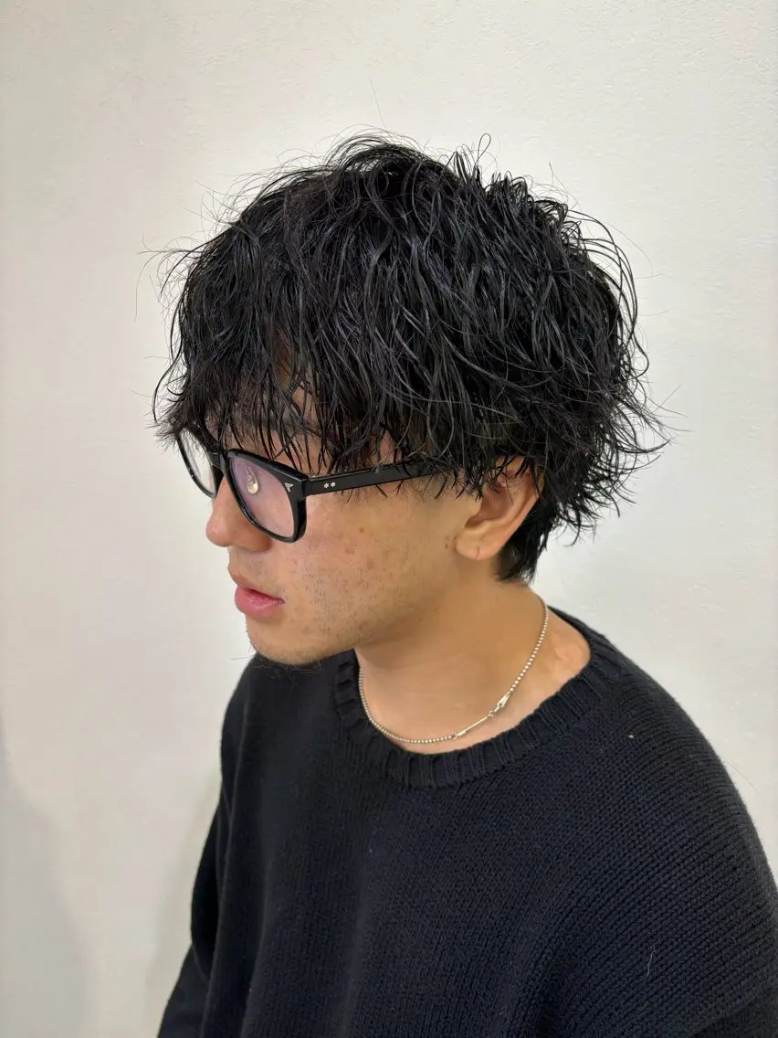 パーマ メンズ ビジネス メンズパーマ スペインカール 波巻きパーマ ニュアンスパーマ カット パーマ ニュアンスパーマ/ フェザー/マッシュのヘアスタイル