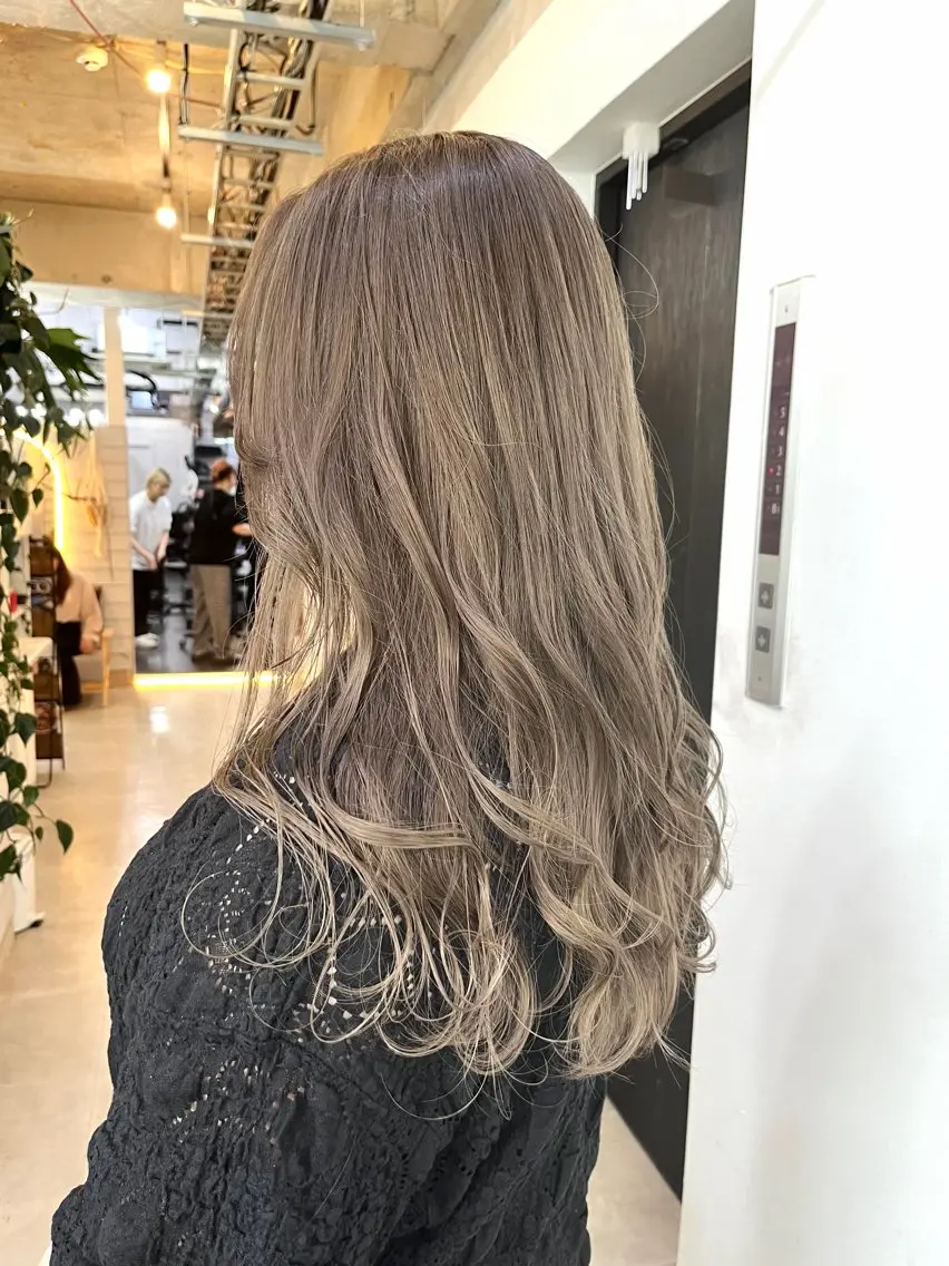 ミディアム カラー グレージュ ミルクティーグレージュ ヘアカラー ダブルカラー メンズパーマ大成のヘアスタイル
