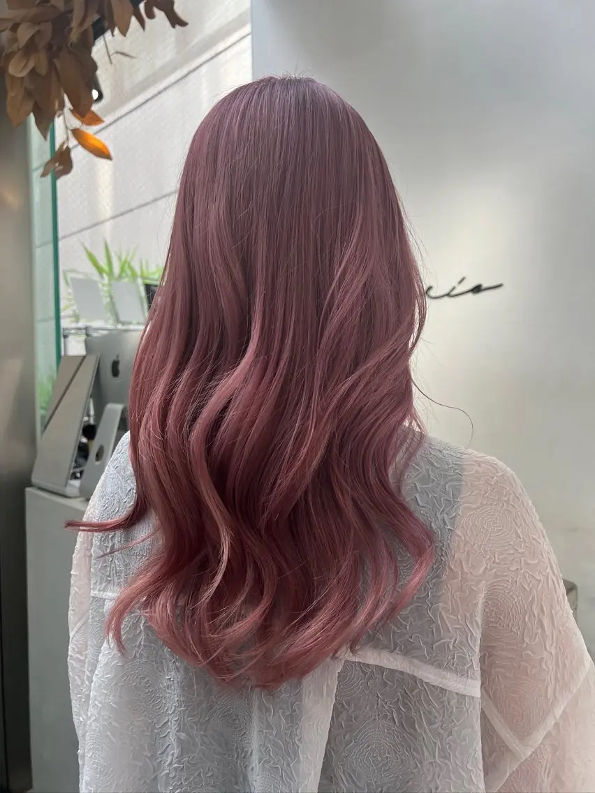 ロング カラー ブリーチ ピンクカラー ヘアカラー トリートメント CHERIEブリーチ ダブルカラー 天神のヘアスタイル