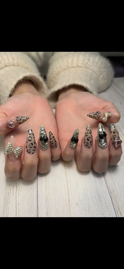 ネイル アニマル柄 ロングネイル 持ち込み リボン ハンドネイル Mirei. nailのネイルデザイン