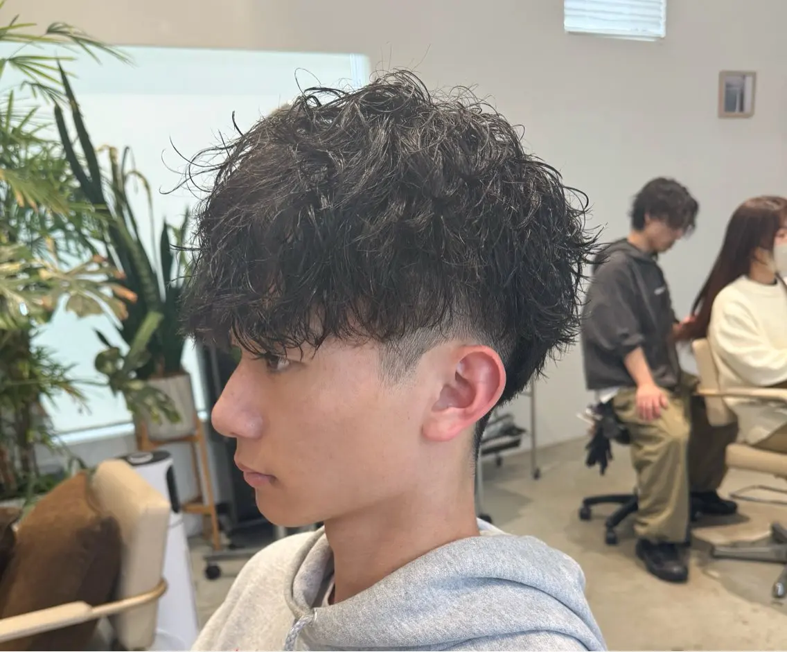 ショート パーマ メンズ マッシュ メンズパーマ ツイストスパイラルパーマ スパイラルパーマ 服部 雄輝のヘアスタイル