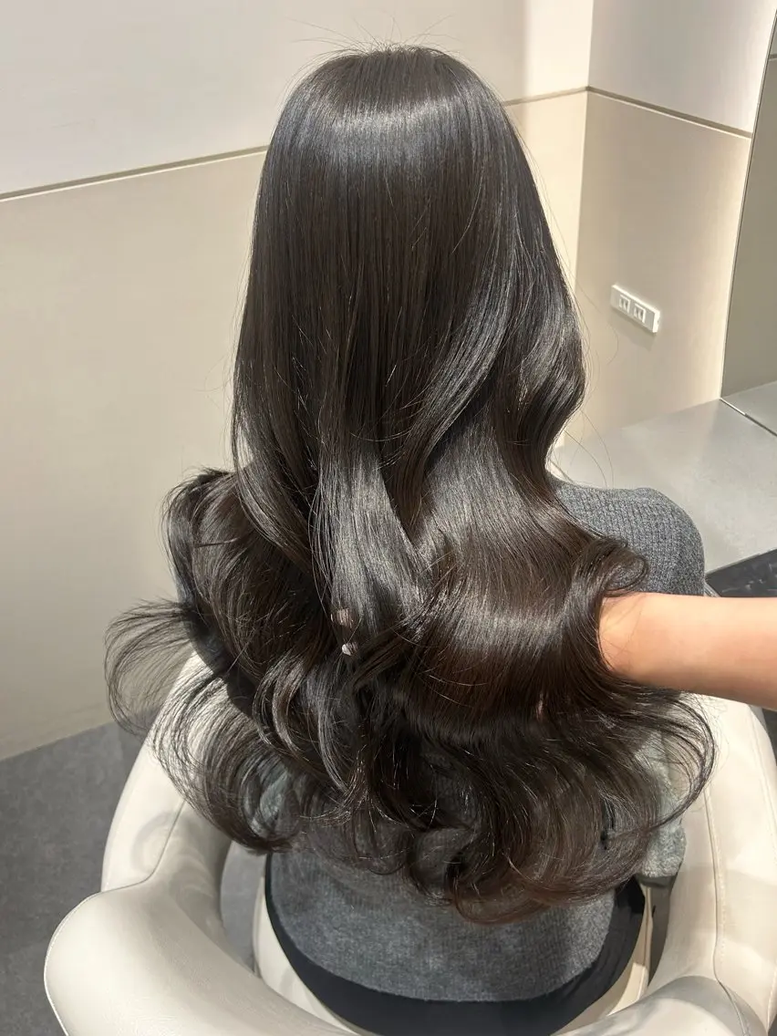 セミロング カラー ダークグレー ダークグレージュ グレージュ カット ヘアカラー トリートメント 🩷韓国ヘア/ヨシン モリ🩷Maikaのヘアスタイル