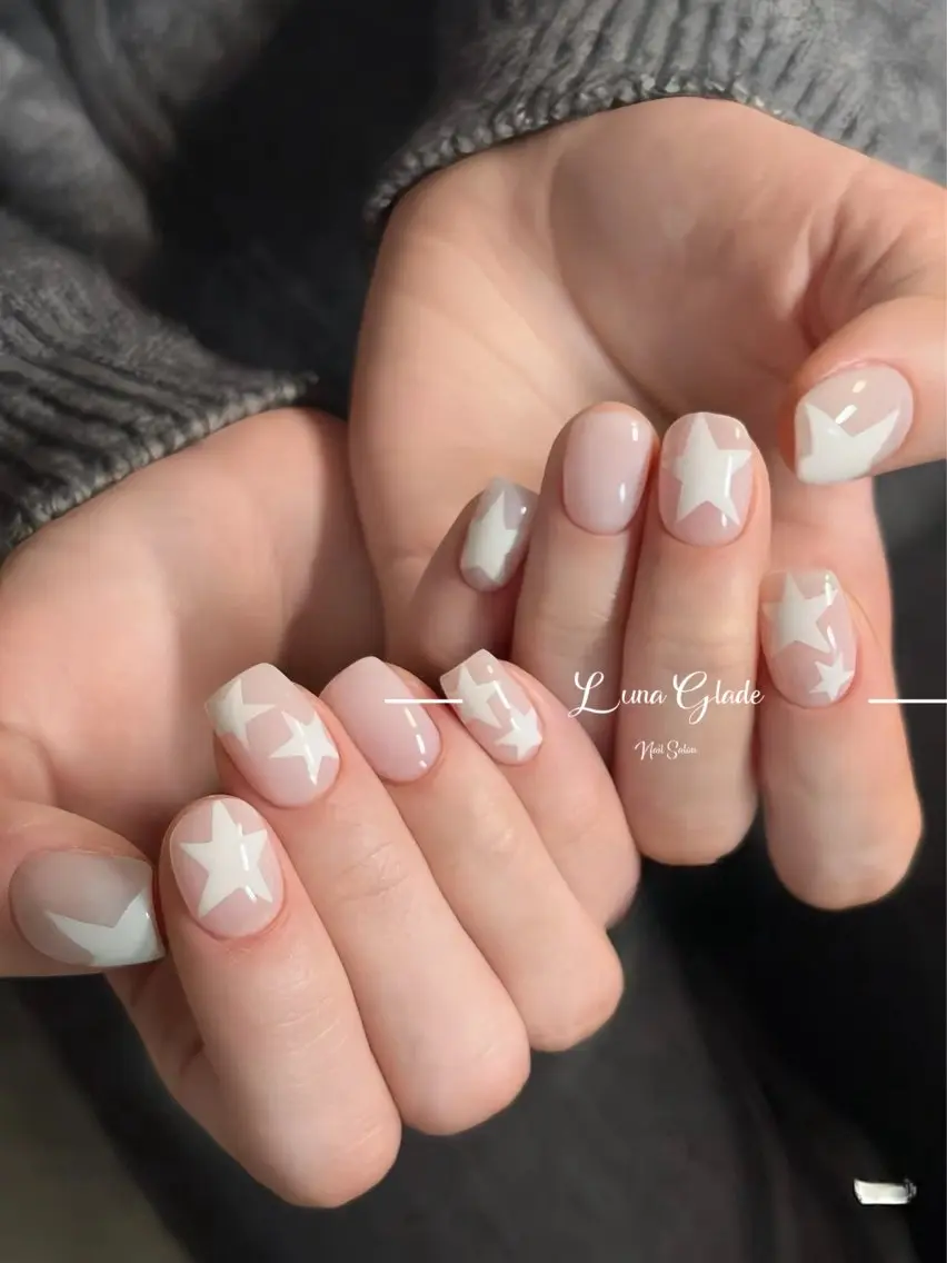 ショート 韓国風ヘア ハンドネイル Luna Gladeのネイルデザイン