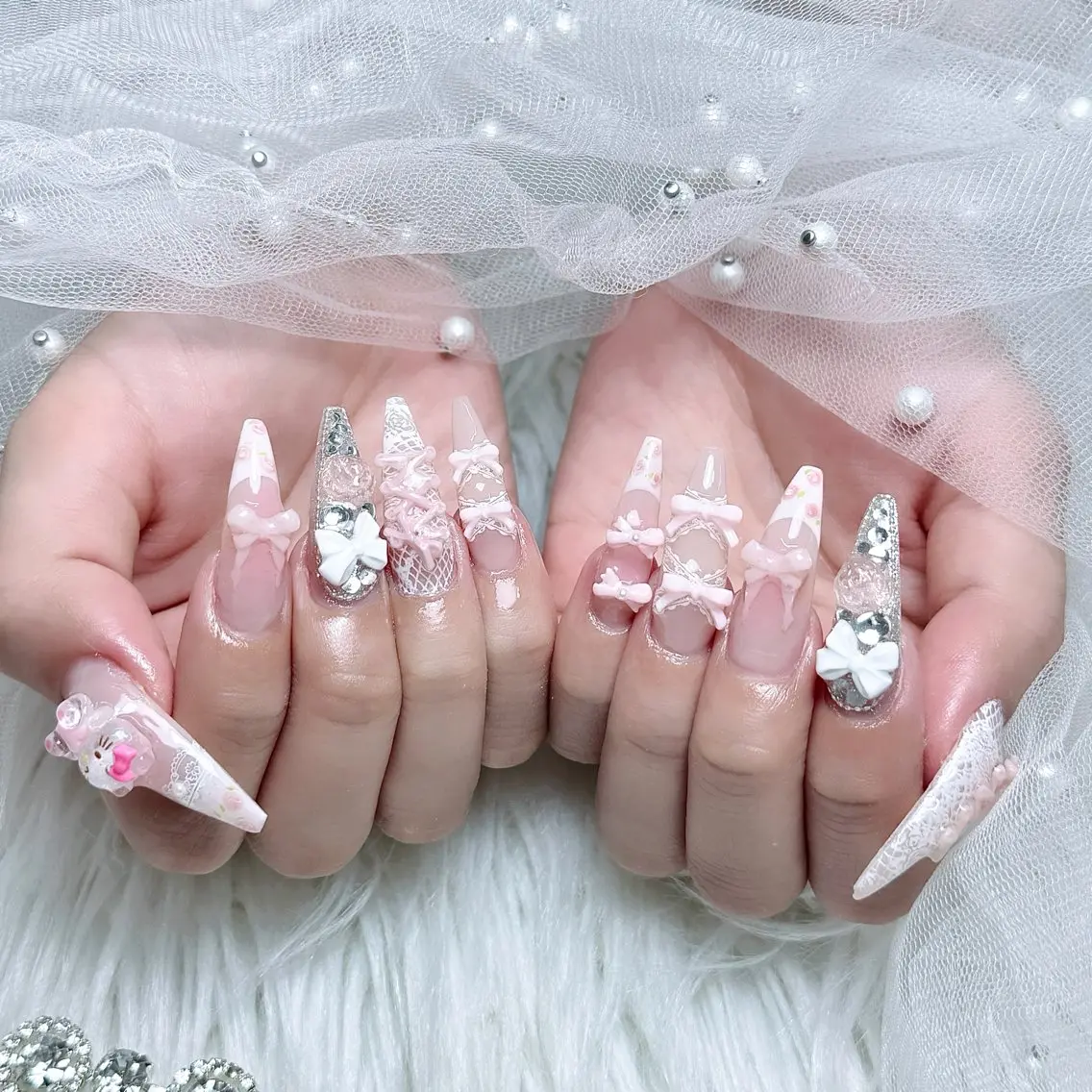 ネイル ジェルネイル キラキラネイル 韓国ネイル マグネットネイル スカルプネイル ハンドネイル ハンドケア Kitty Nail Novaのネイルデザイン