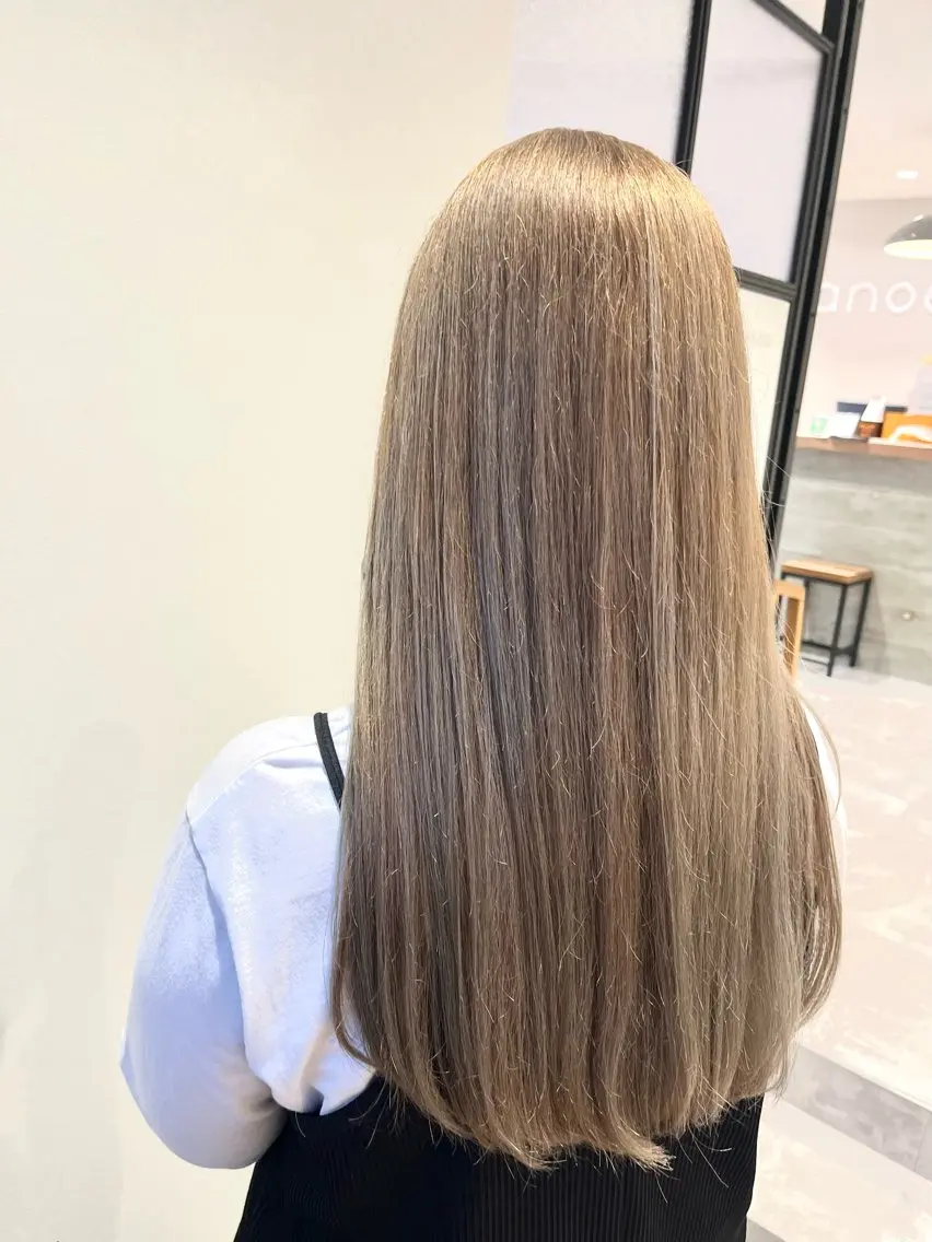 ロング カラー カット ヘアカラー 伊津 綾理彩のヘアスタイル