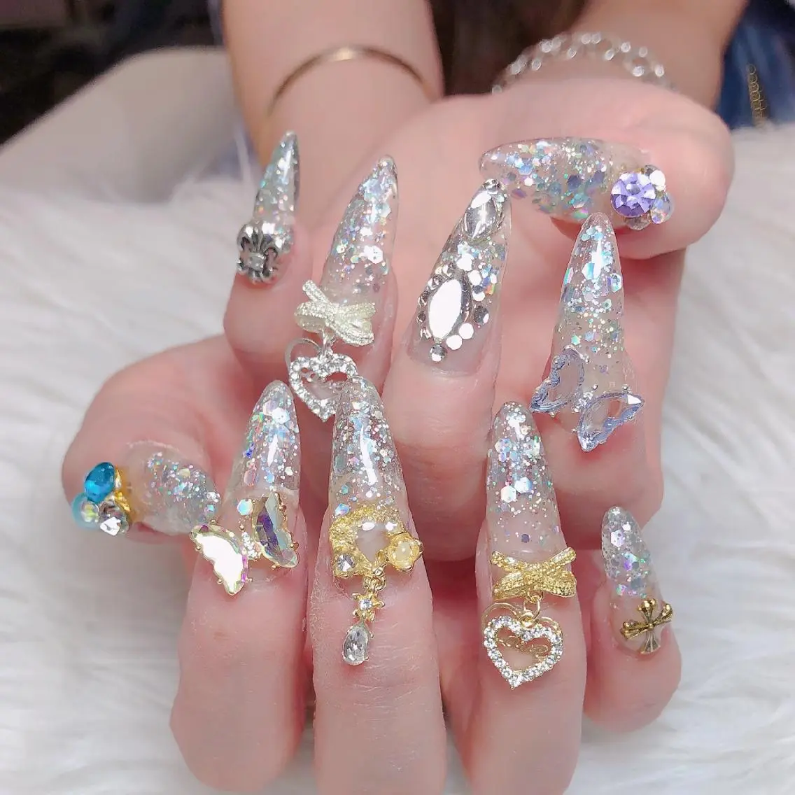 ネイル ストーンネイル ハンドネイル princess スカルプ専門店のネイルデザイン