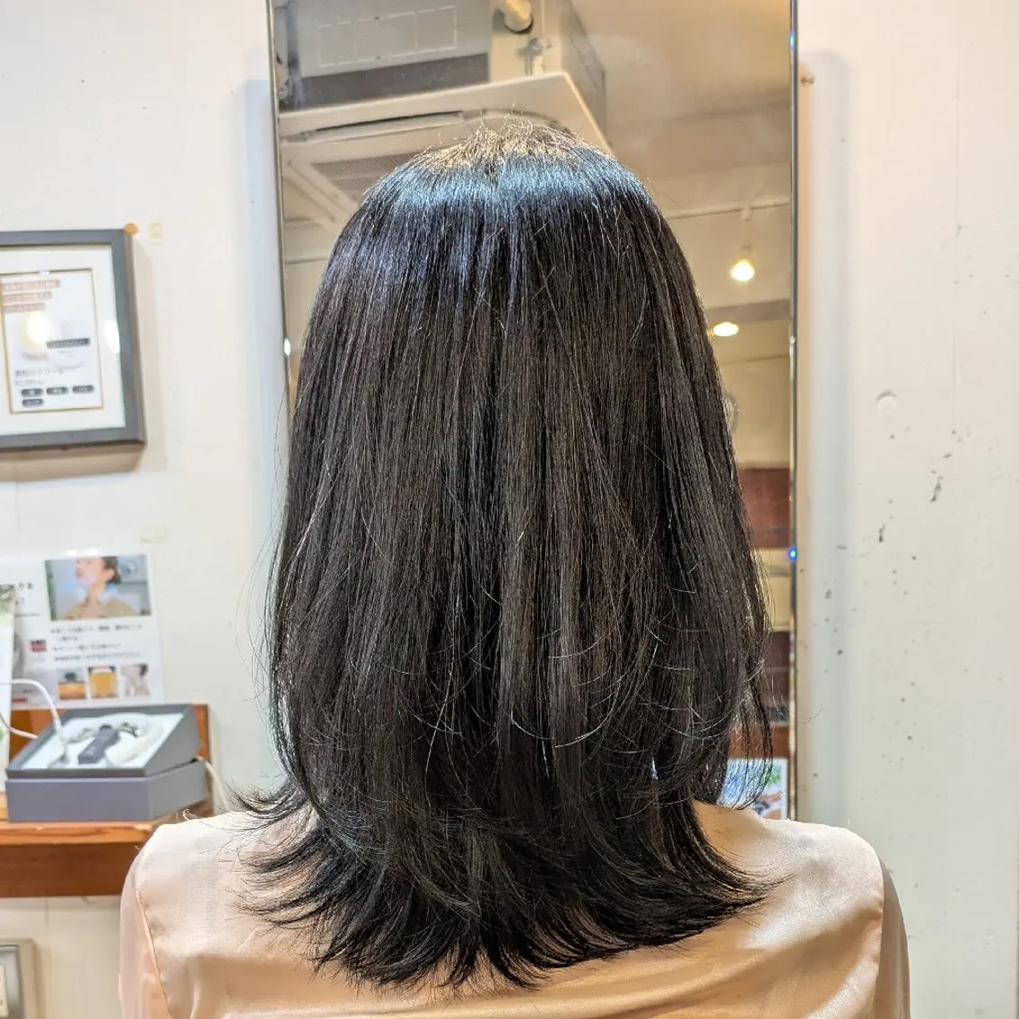 セミロング レイヤーカット 浅井 琴音のヘアスタイル