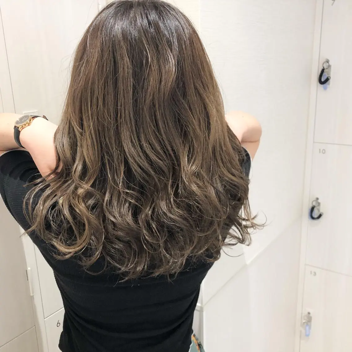 セミロング カラー アディクシーカラー アッシュ バレイヤージュ 透明感カラー グラデーションカラー 似合わせカット/ レイヤーカット/新谷のヘアスタイル