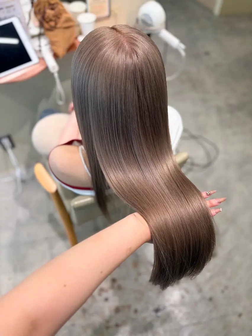ロング ヘアカラー ✨艶々ベージュカラー 🫧/ Ririkaのヘアスタイル
