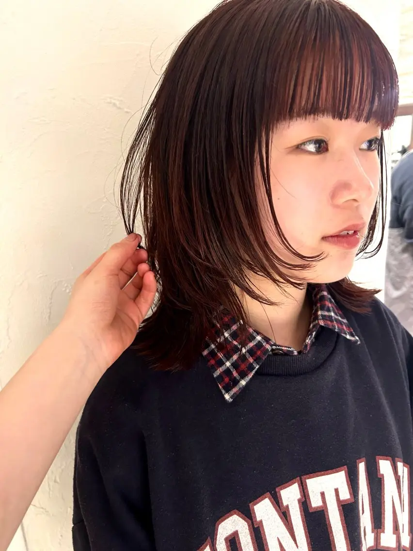 ミディアム カラー ブリーチ ブリーチなしカラー レッドカラー レイヤーカット カラーリスト IKUHOのヘアスタイル