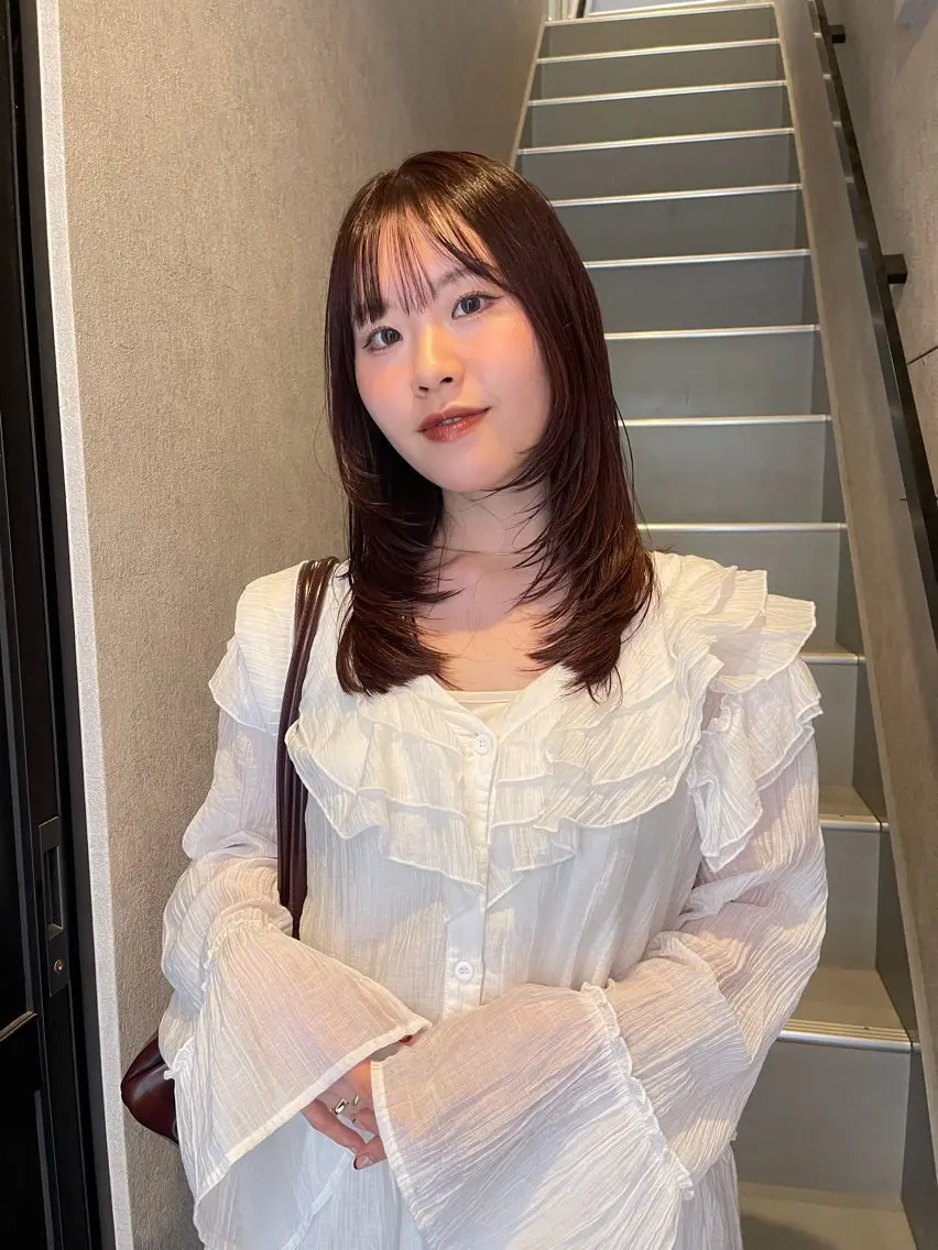 セミロング カット 三浦 ふたばのヘアスタイル