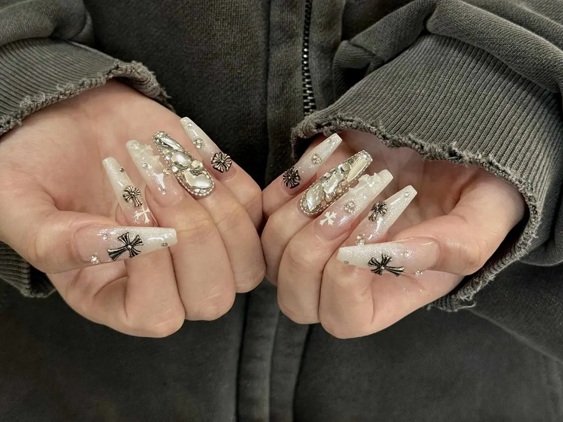 ネイル ボルドー ブラウン チークネイル ドット フットネイル Julli NailStudioのネイルデザイン