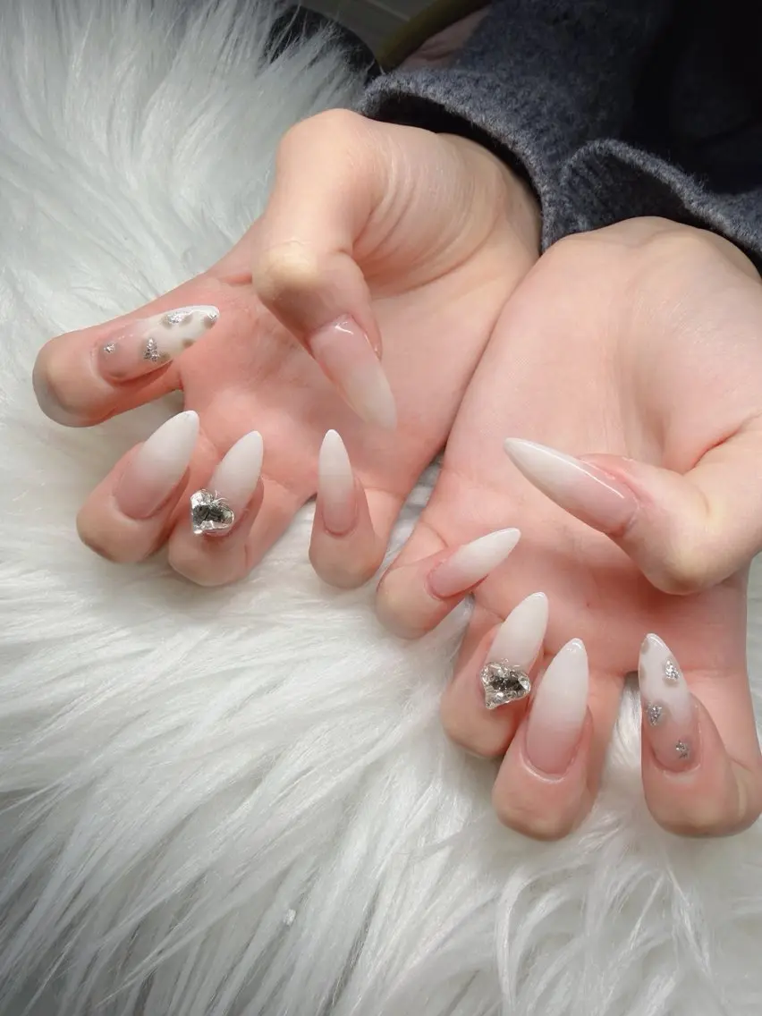 ネイル 長さ出し グラデーション 卒業式 キラキラネイル マグネットネイル Lee Nailsのネイルデザイン