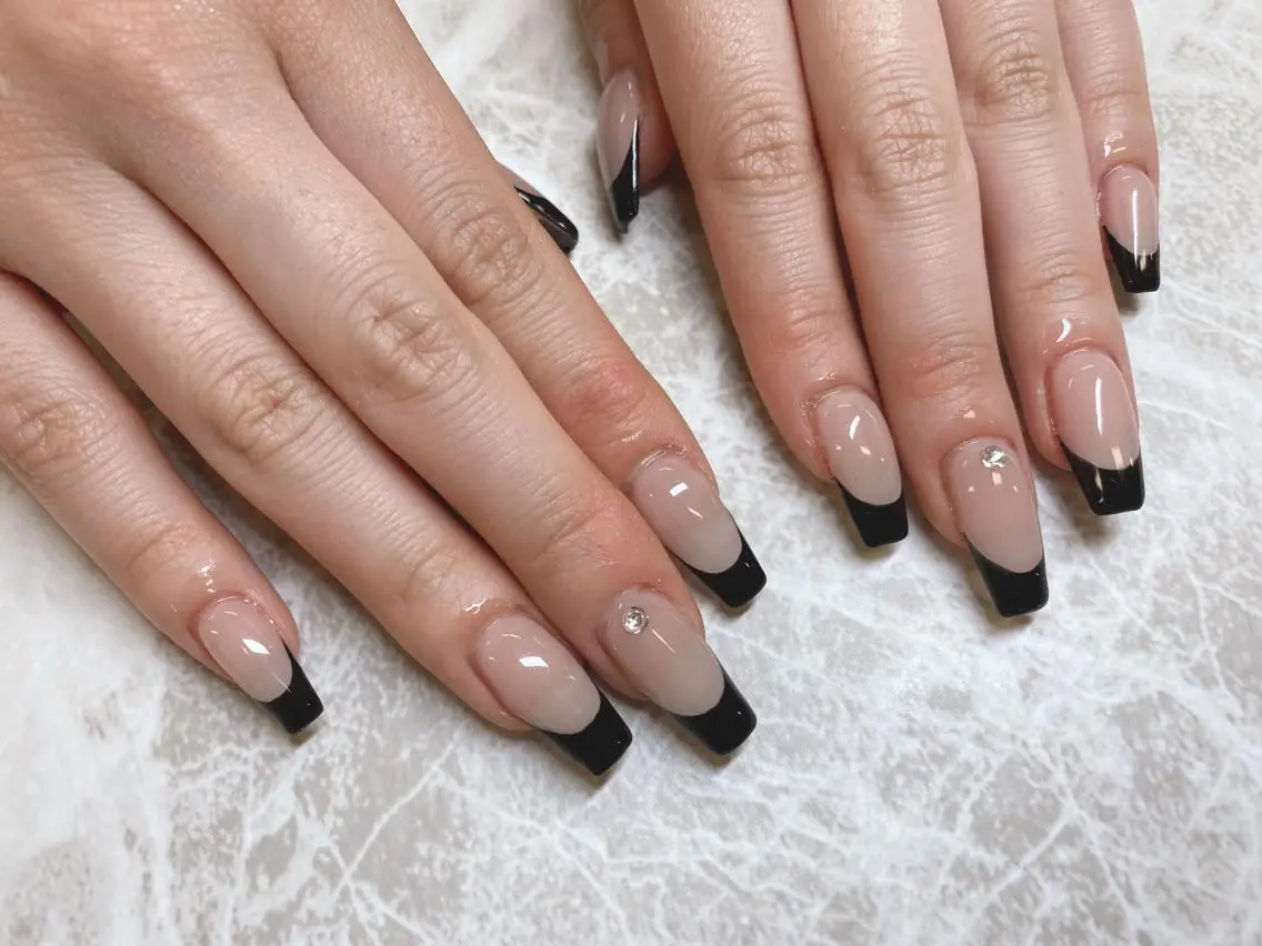 ネイル 長さ出し フットネイル フレンチネイル ジェルネイル キラキラネイル ハンドネイル salon Lilouのネイルデザイン