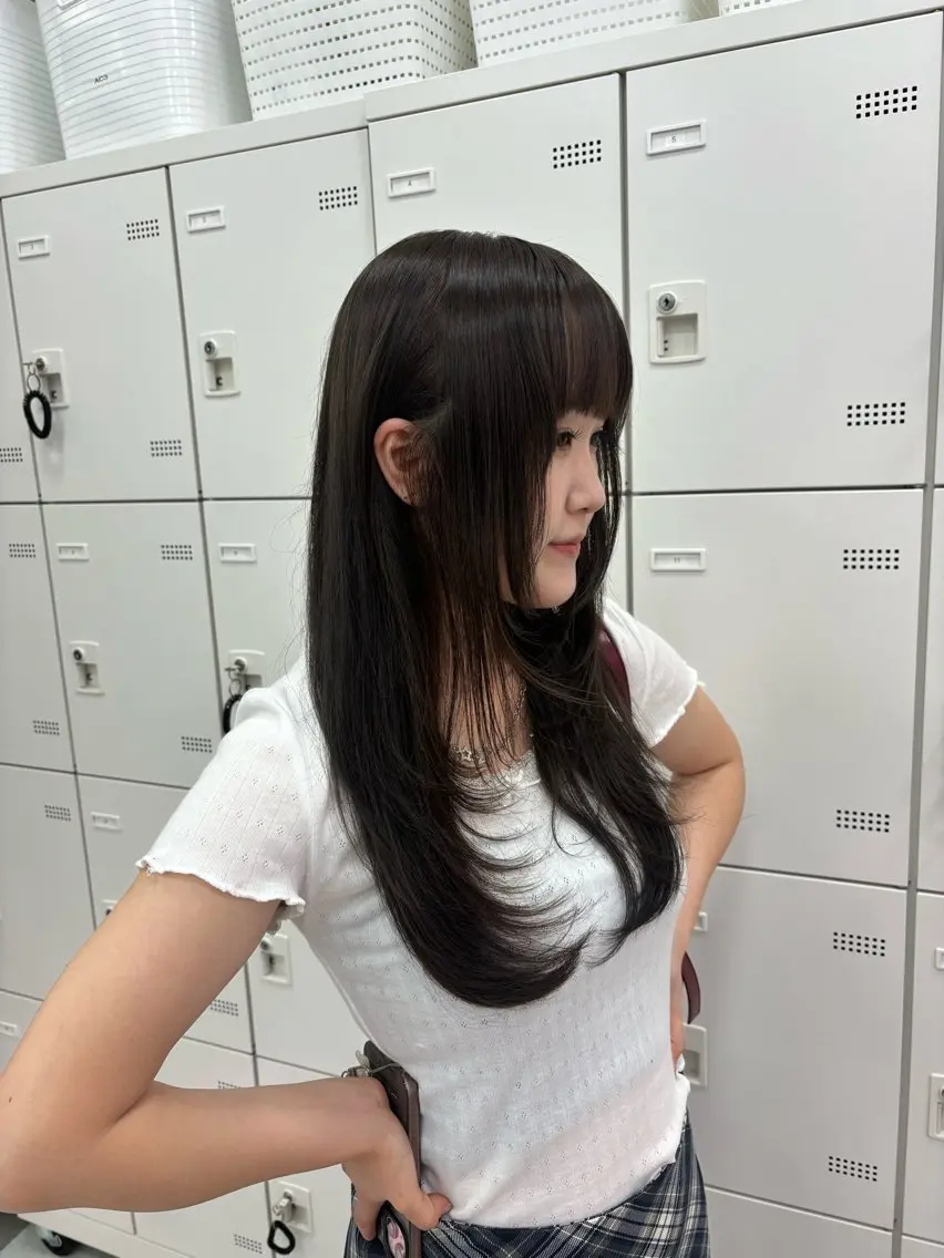 ロング カラー 抜け感レイヤー︴ ニュアンスカラーのヘアスタイル