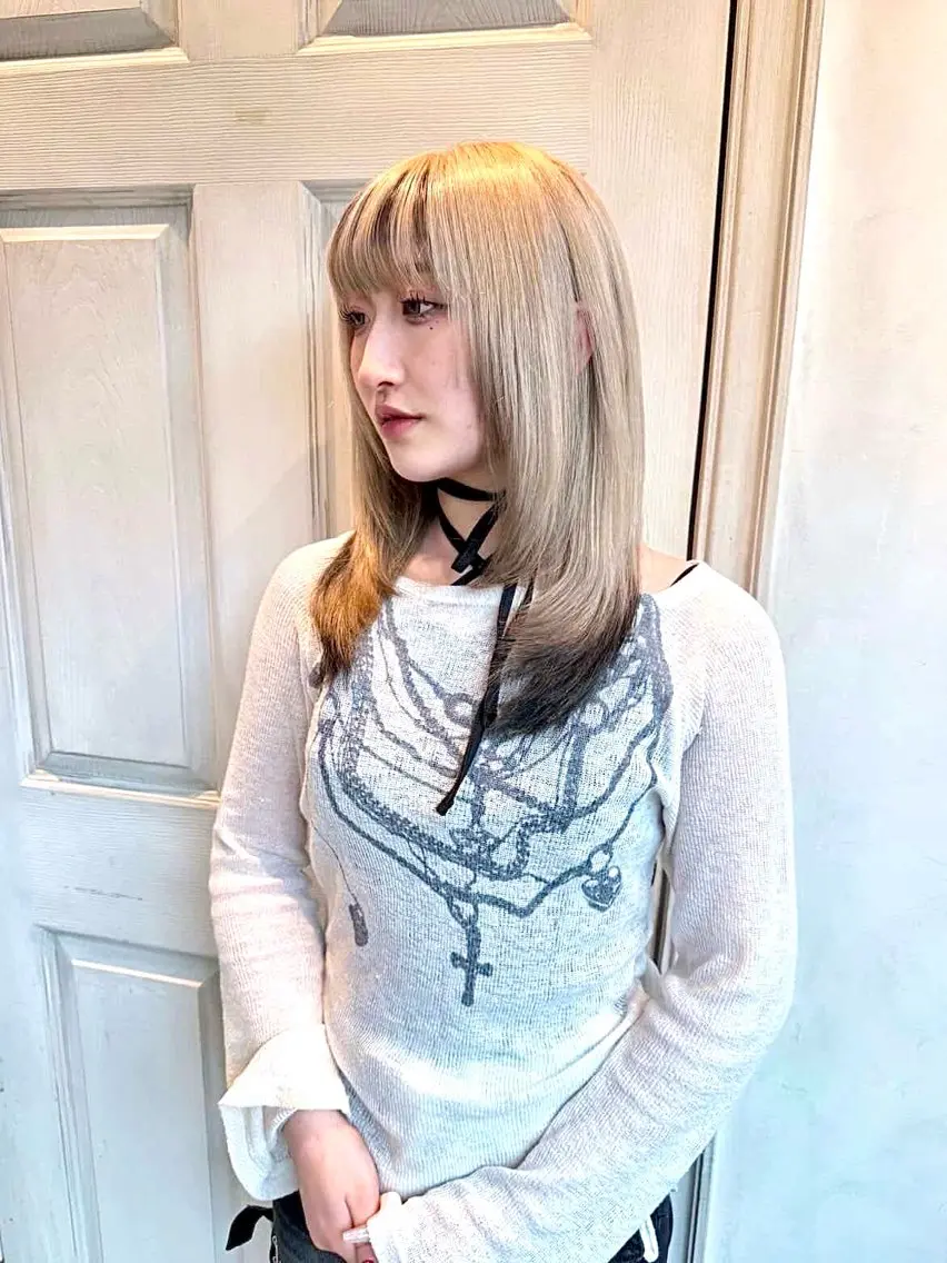 セミロング カラー ベージュカラー ダブルカラー ミルクティーベージュ ヘアカラー 🉐学生&U24🉐 ミニモ限定🤩千田のヘアスタイル