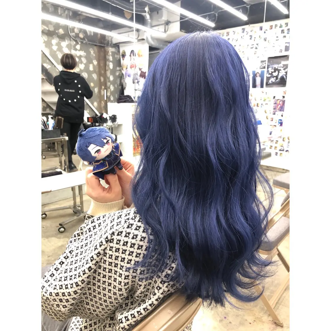 セミロング カラー ブリーチ ブルーカラー ネイビーカラー 推しカラー✨ オタク美容師ユウカのヘアスタイル
