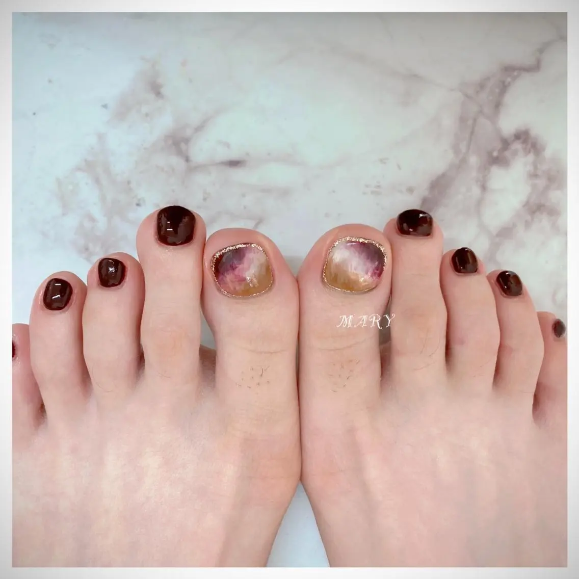 ネイル アートネイル ボルドー ブラウン フットネイル ニュアンスネイル フットネイル Mary nail .narumiのネイルデザイン
