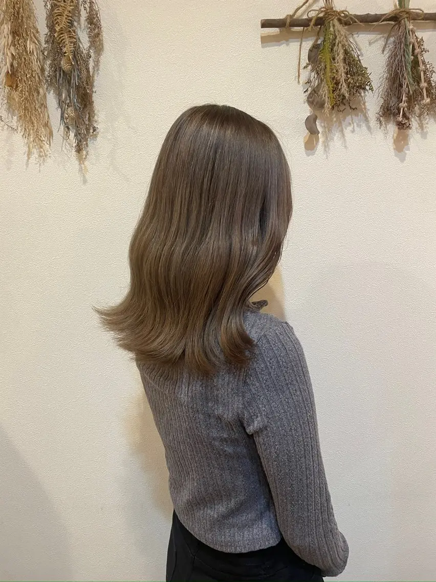 セミロング カラー 中村 樹菜のヘアスタイル