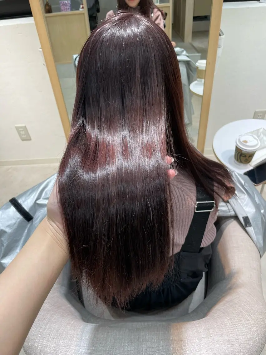 セミロング パープルカラー カット ヘアカラー 渡辺 あいかのヘアスタイル