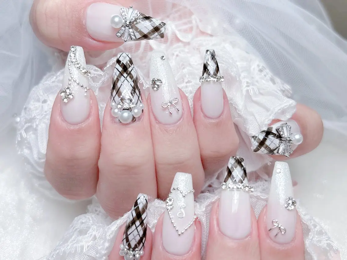 ネイル 成人式 ロングネイル マグネットネイル 大理石ネイル(マーブル) 持ち込み ハンドネイル MoMoA Nail ネイル長さ出し専門店のネイルデザイン