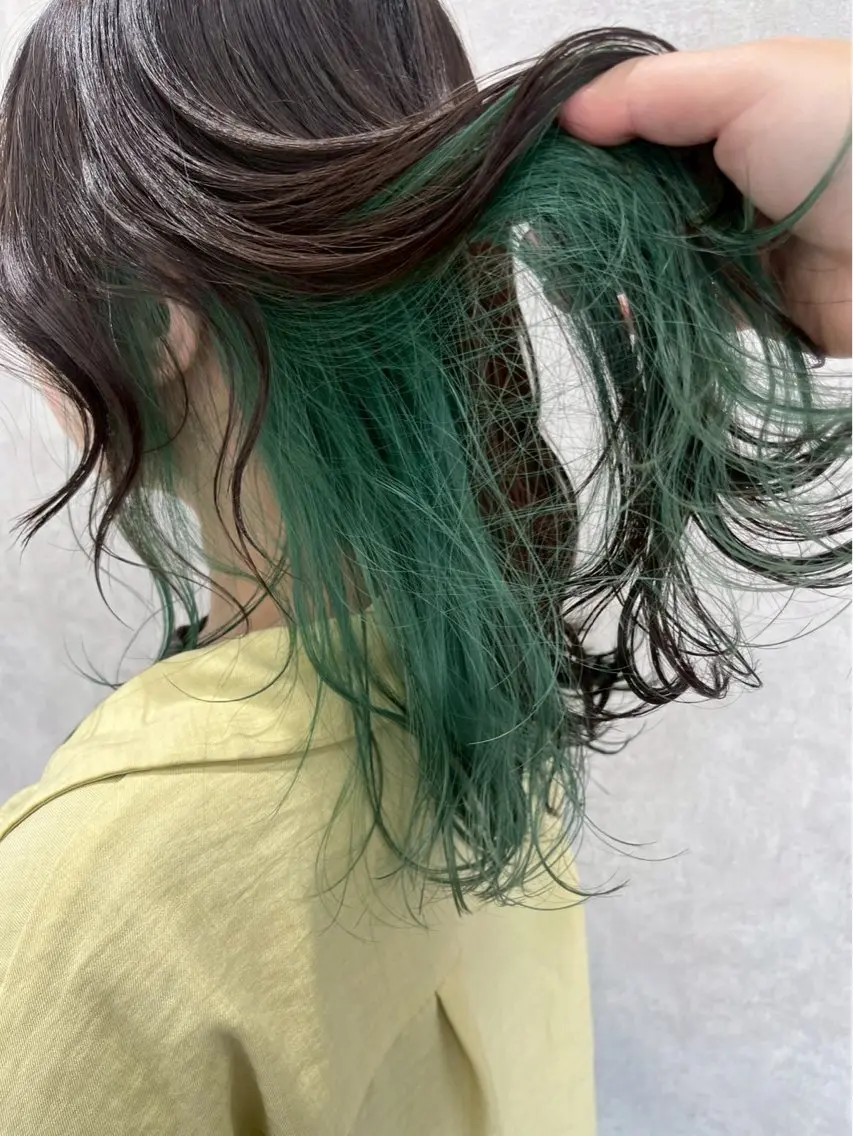 セミロング カラー ハイトーンカラー🐬 えりかのヘアスタイル