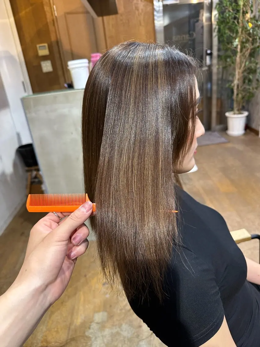 セミロング カラー アディクシーカラー ブリーチ ケアブリーチ ダブルカラー イヤリングカラー DAIKIベージュ 🍂レイヤーカットのヘアスタイル