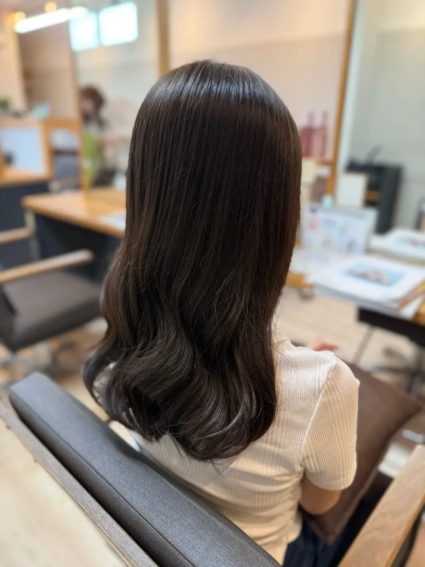 ロング カット ヘアカラー いまい ひまりのヘアスタイル