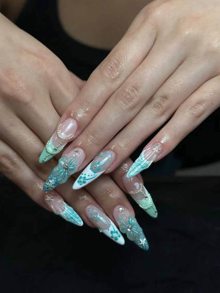 ネイル アートネイル フラワーネイル ジェルネイル グラデーション グリーン Iconic Nailのネイルデザイン