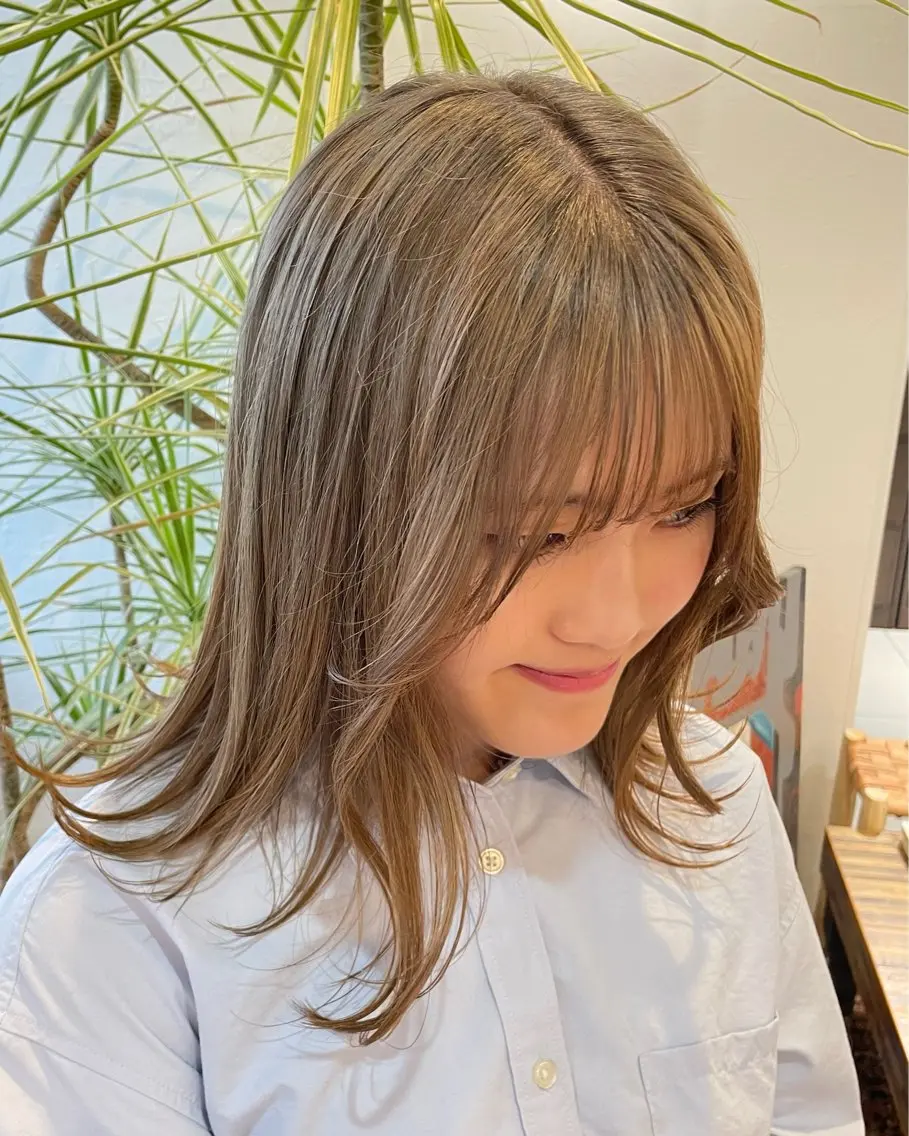 ミディアム カラー 久我 彩音のヘアスタイル