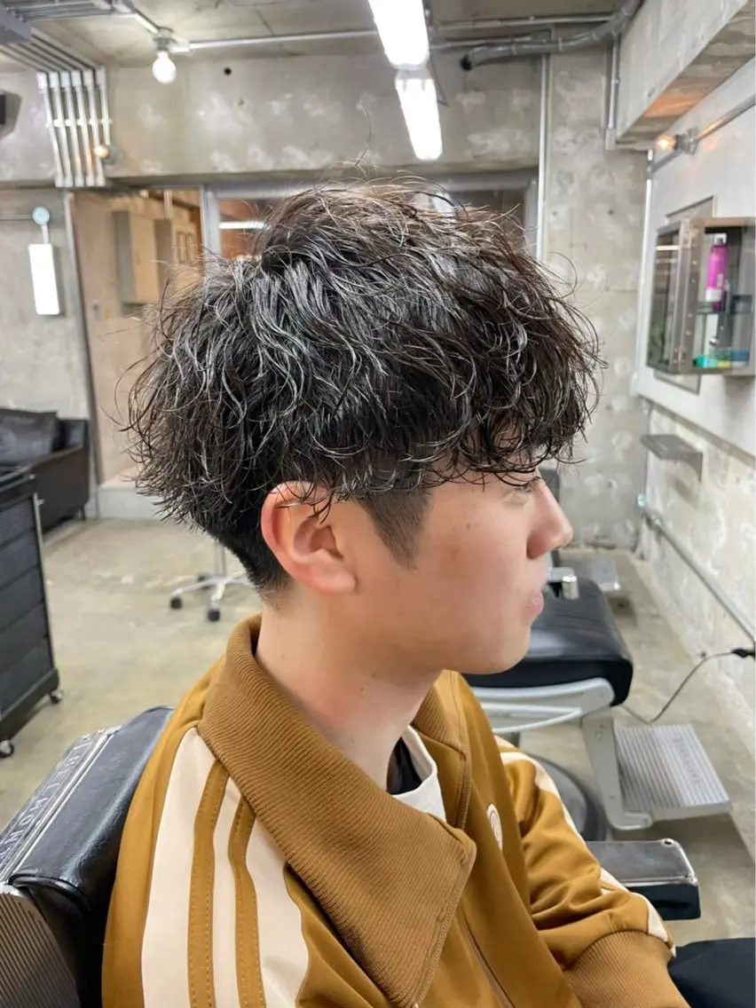 ショート カラー パーマ ヘアアレンジ メンズ アップバング フェードカット メンズパーマ プードルパーマ スパイキーショート SEIYA メンズパーマ職人のヘアスタイル