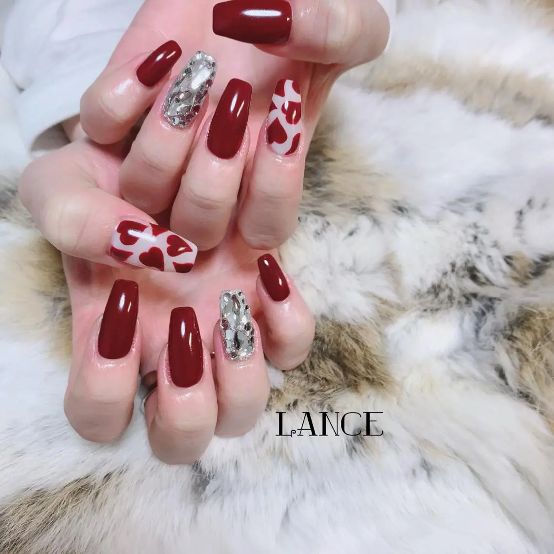 ミディアム ネイル オーロラネイル フレンチネイル キラキラネイル ワンホンネイル 冬ネイル Lance nailのネイルデザイン