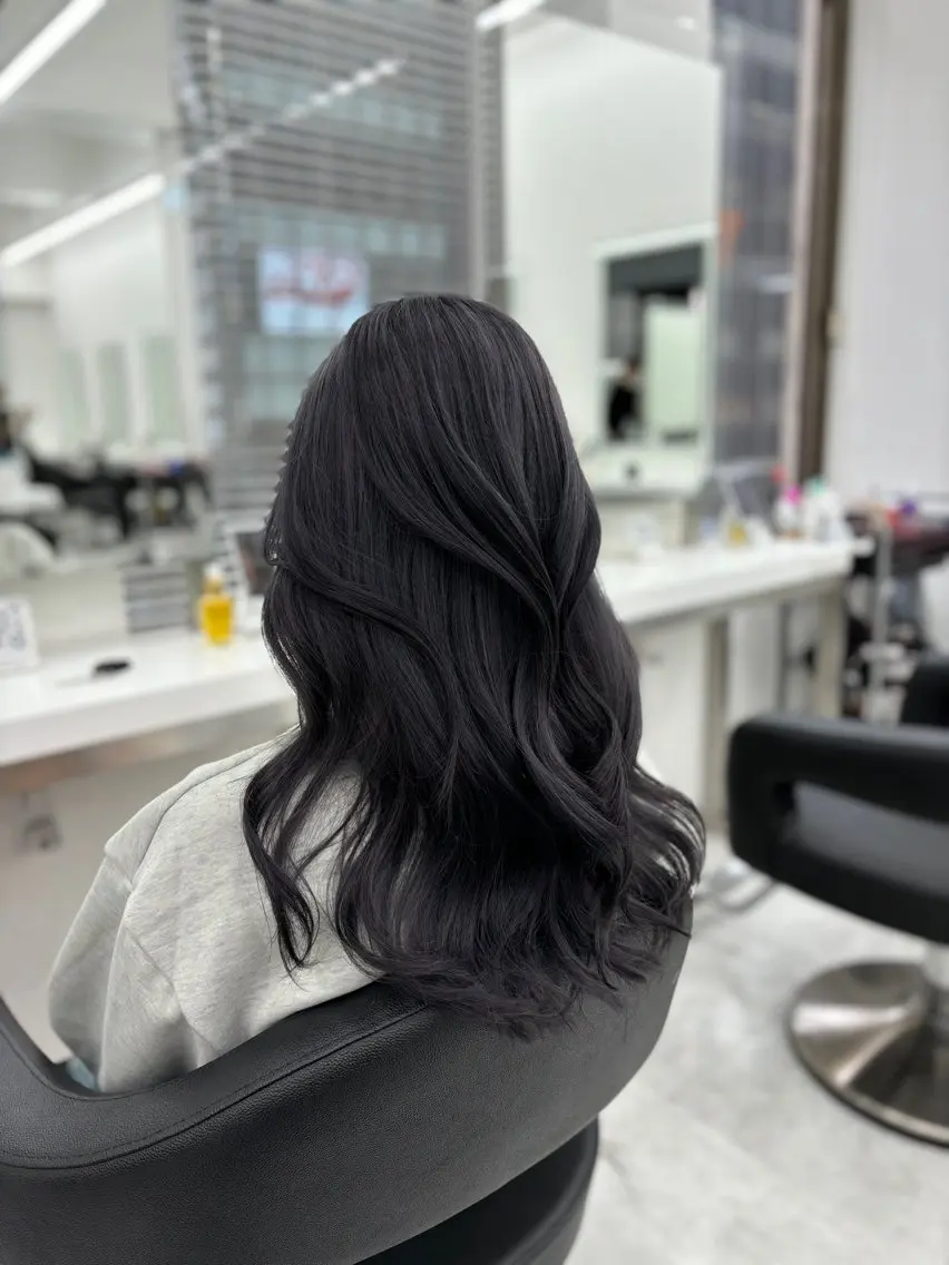 セミロング カラー 抜け感レイヤー︴ ニュアンスカラーのヘアスタイル