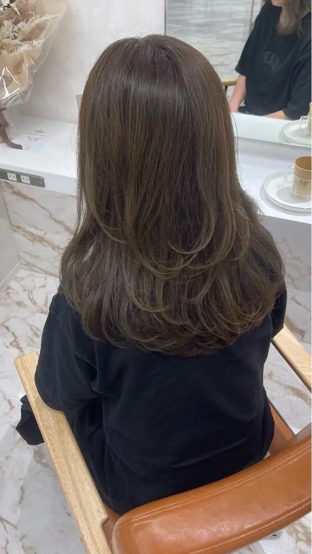 セミロング SLASHスラッシュ 木下結月果のヘアスタイル