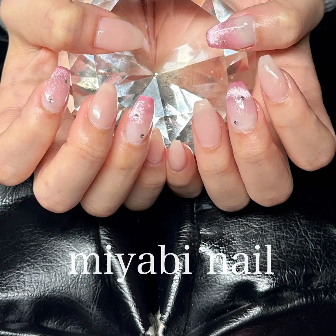 ネイル グラデーション マグネットネイル 持ち込み ピンク 冬ネイル ハンドネイル miyabi nail 桂川駅近くのネイルデザイン