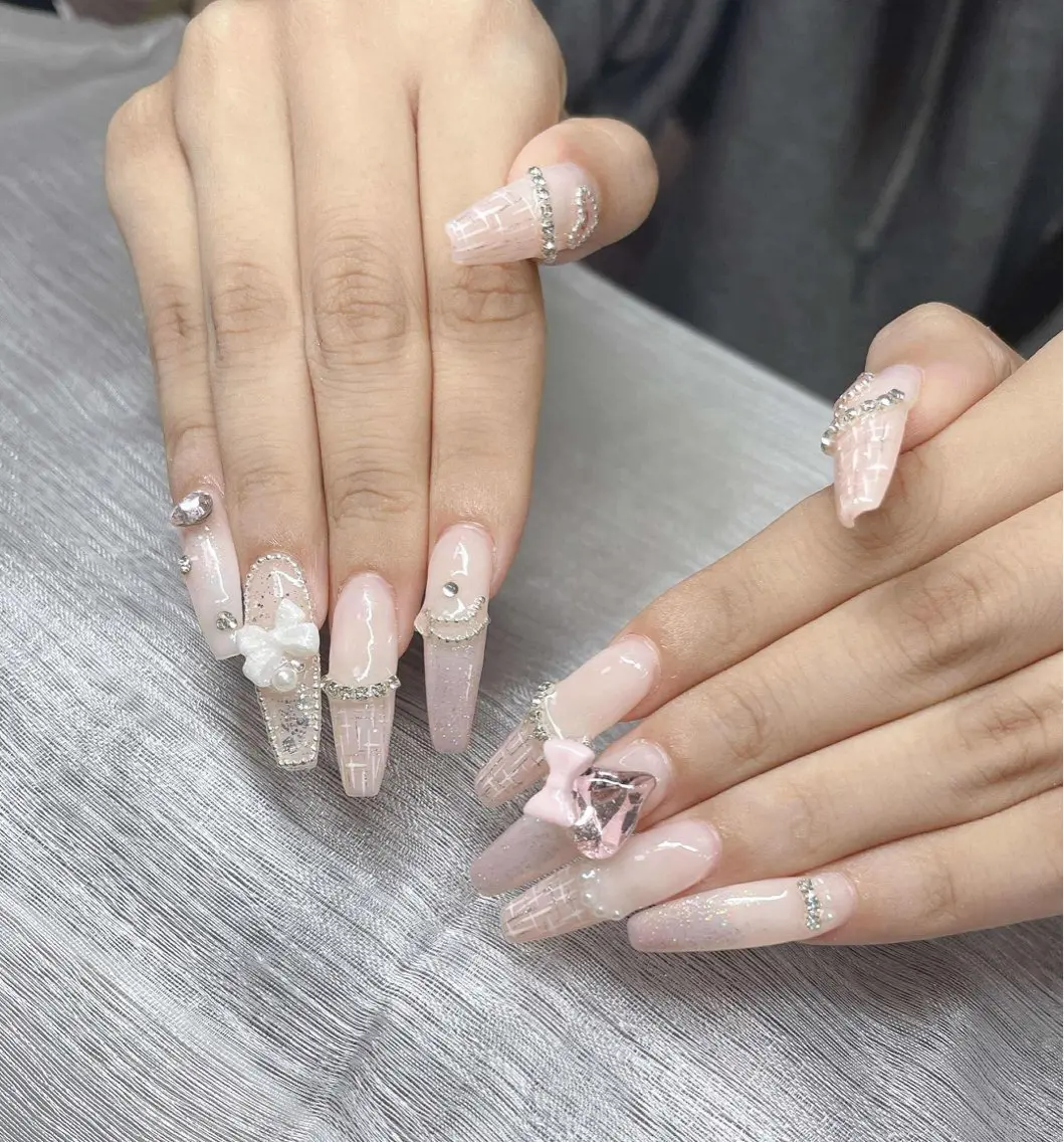 ネイル 長さ出し グラデーション 卒業式 キラキラネイル マグネットネイル ハンドネイル Lee Nailsのネイルデザイン
