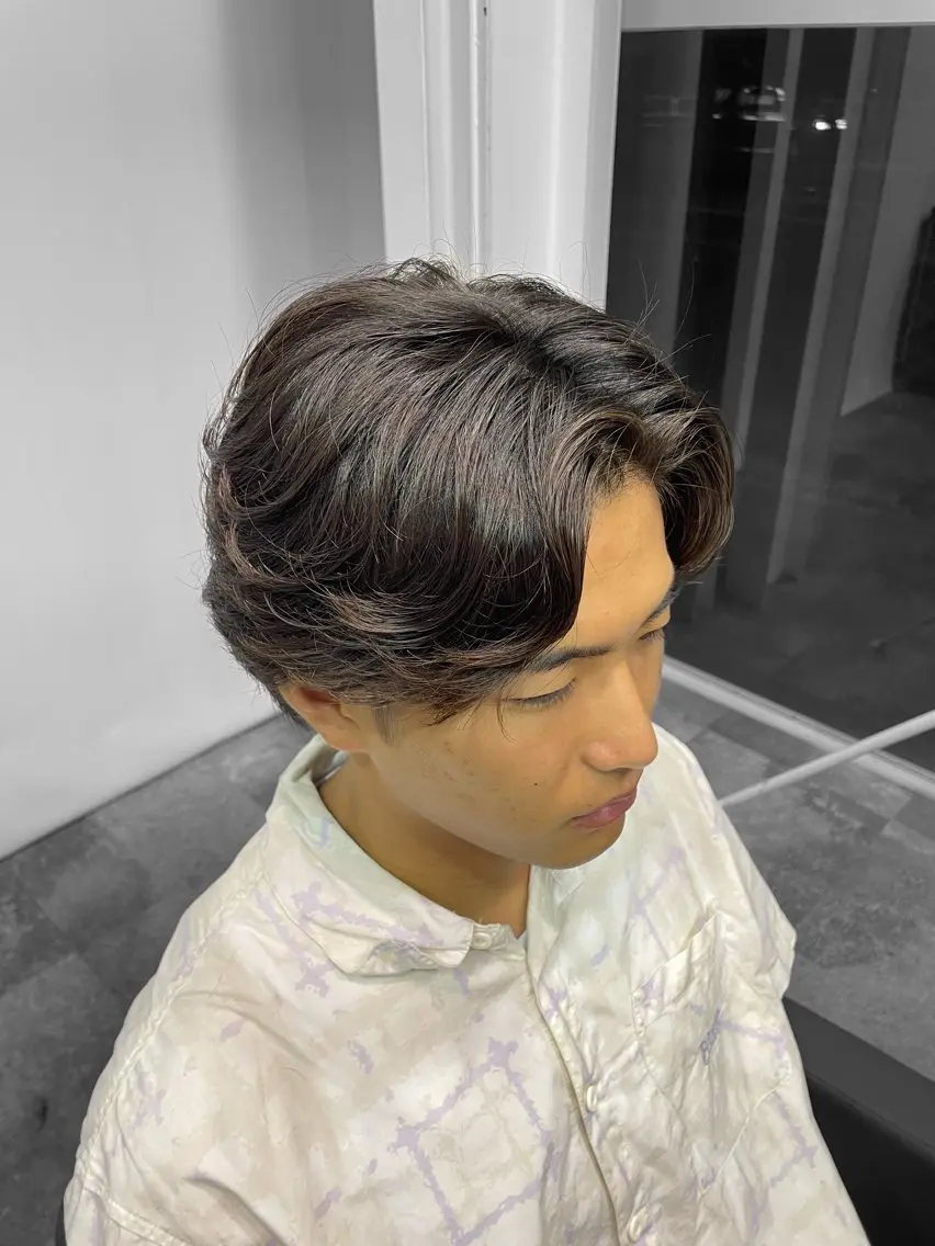ミディアム パーマ メンズ ミディアムパーマ メンズパーマ ニュアンスパーマ カット パーマ 平井 芳琉のヘアスタイル
