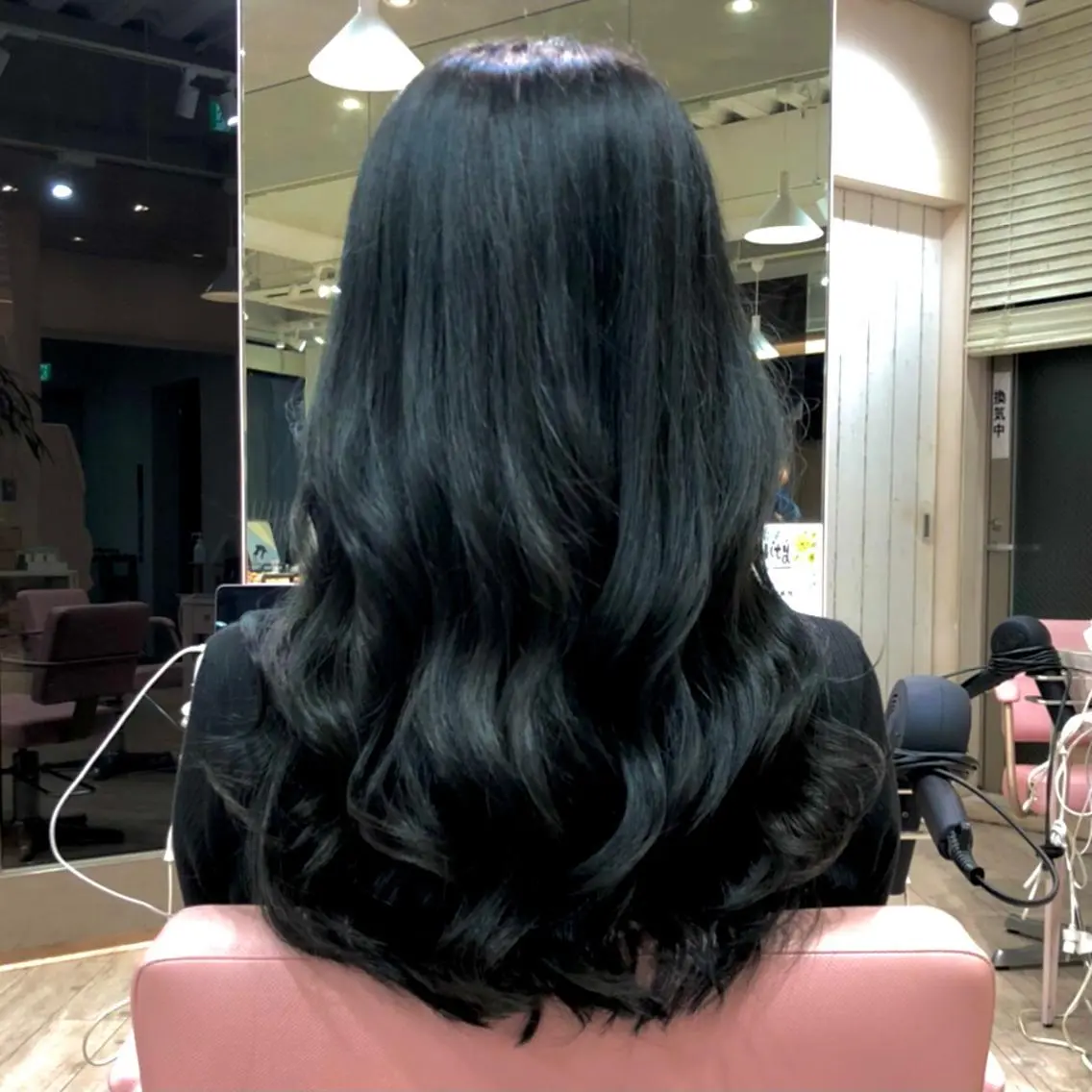ロング カラー 黒髪 ブルーカラー ブルーブラック 韓国風ヘア モテ髪×トレンド💕 小顔レイヤー 金井のヘアスタイル