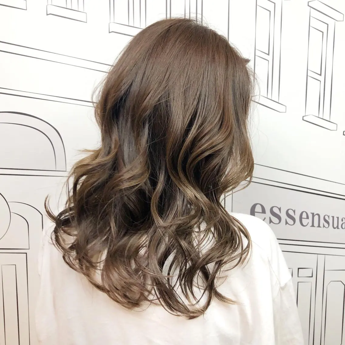 ミディアム カラー ベージュカラー 透明感カラー イルミナカラー TOMOKA 艶髪/髪質改善🫧のヘアスタイル