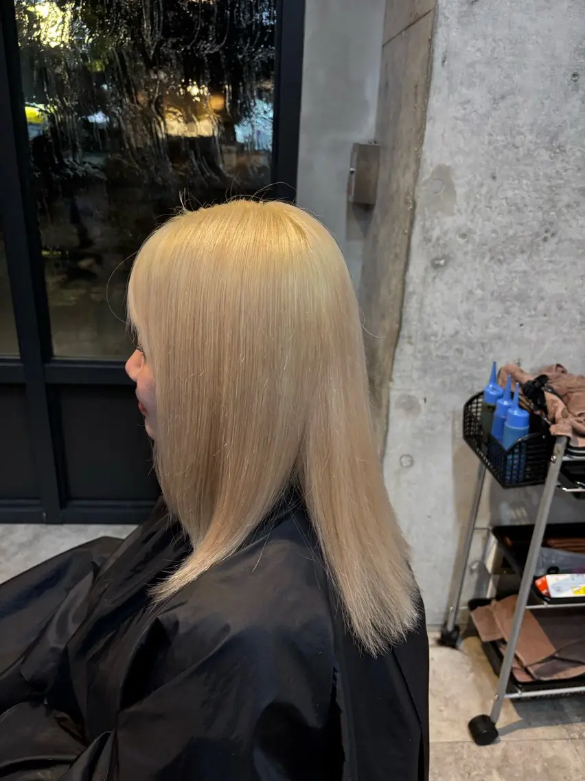 ミディアム カラー ブロンド ホワイトブロンド 吉田 光希のヘアスタイル