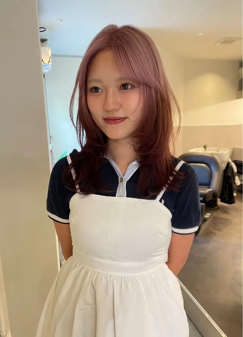 ミディアム カラー ブリーチ ケアブリーチ デザインカラー ダブルカラー ハイトーンカラー カット ヘアカラー トリートメント MIU/ルーツカラー 顔まわりレイヤーのヘアスタイル