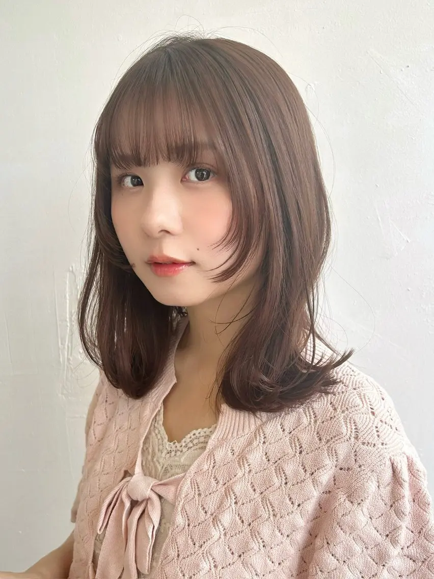 ミディアム レイヤーカット 小顔カット カット 藤間 帆乃夏（とうまほのかのヘアスタイル