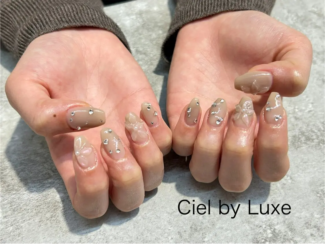 ネイル オーロラネイル フラワーネイル キラキラネイル ぷっくりネイル ストーンネイル CielbyLuxe manamiのネイルデザイン