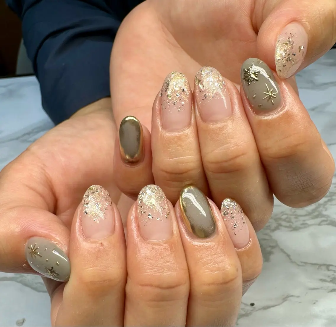 ネイル オーロラネイル フレンチネイル ラメ(グリッター) 冬ネイル クリスマス Mai’s nailのネイルデザイン