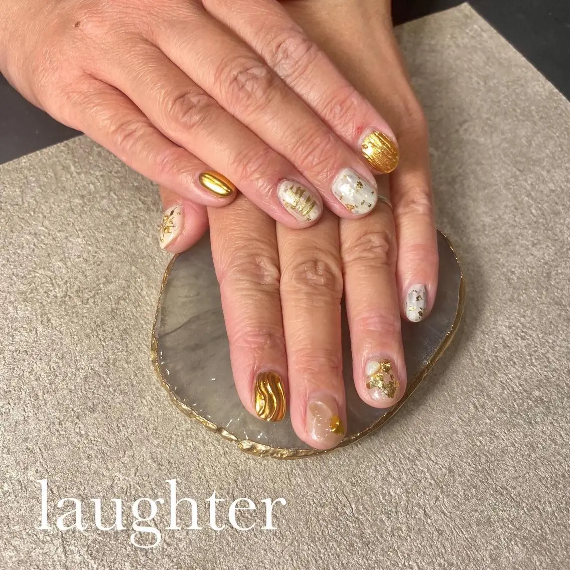 ネイル ゴールド ミラーネイル ニュアンスネイル ハンドネイル laughter nailのネイルデザイン