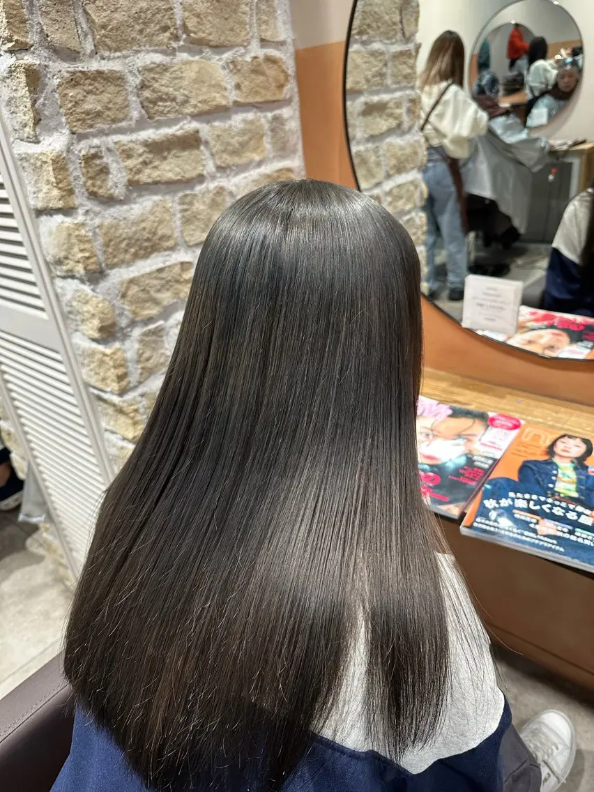 ロング カラー アッシュ アッシュグレー ブリーチ カット ヘアカラー トリートメント yu-kiハイトーン /ブリーチ無しカラーのヘアスタイル