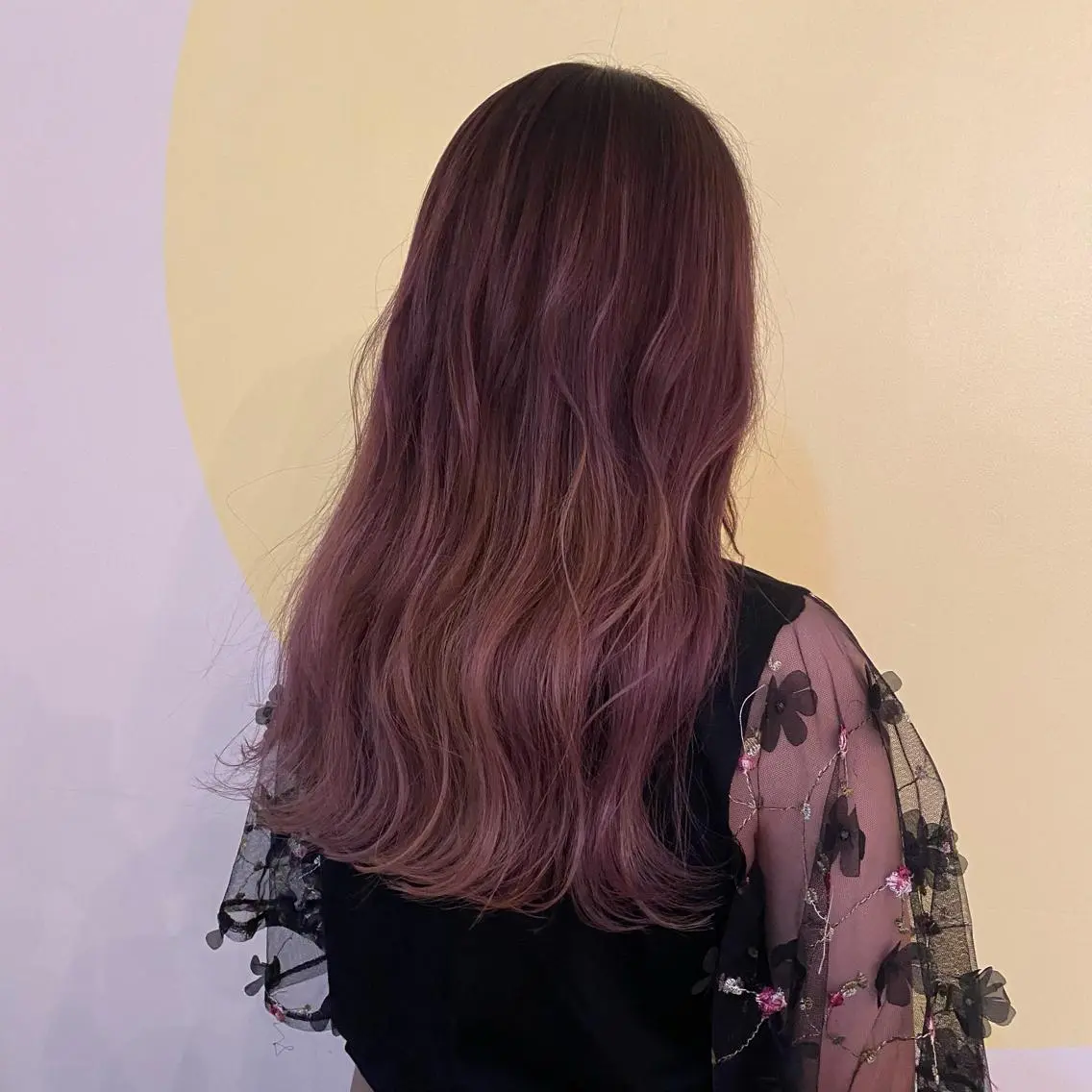 ロング カラー ヘアアレンジ メンズ キッズ グラデーションカラー ラベンダーカラー Lisa 海外風スパイラルのヘアスタイル