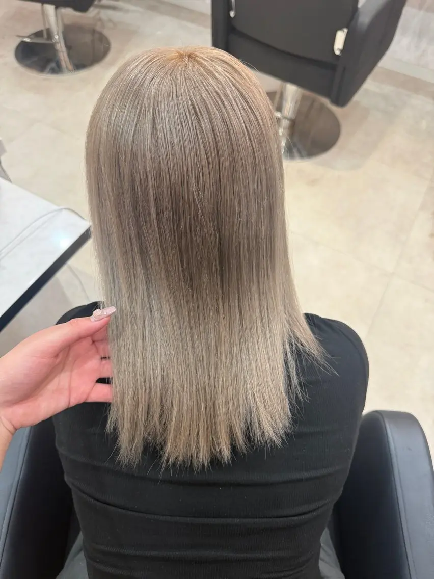 ミディアム カラー ブリーチ 透明感カラー ヘアカラー シマ👱‍♀️ 艶カラー/ブリーチのヘアスタイル