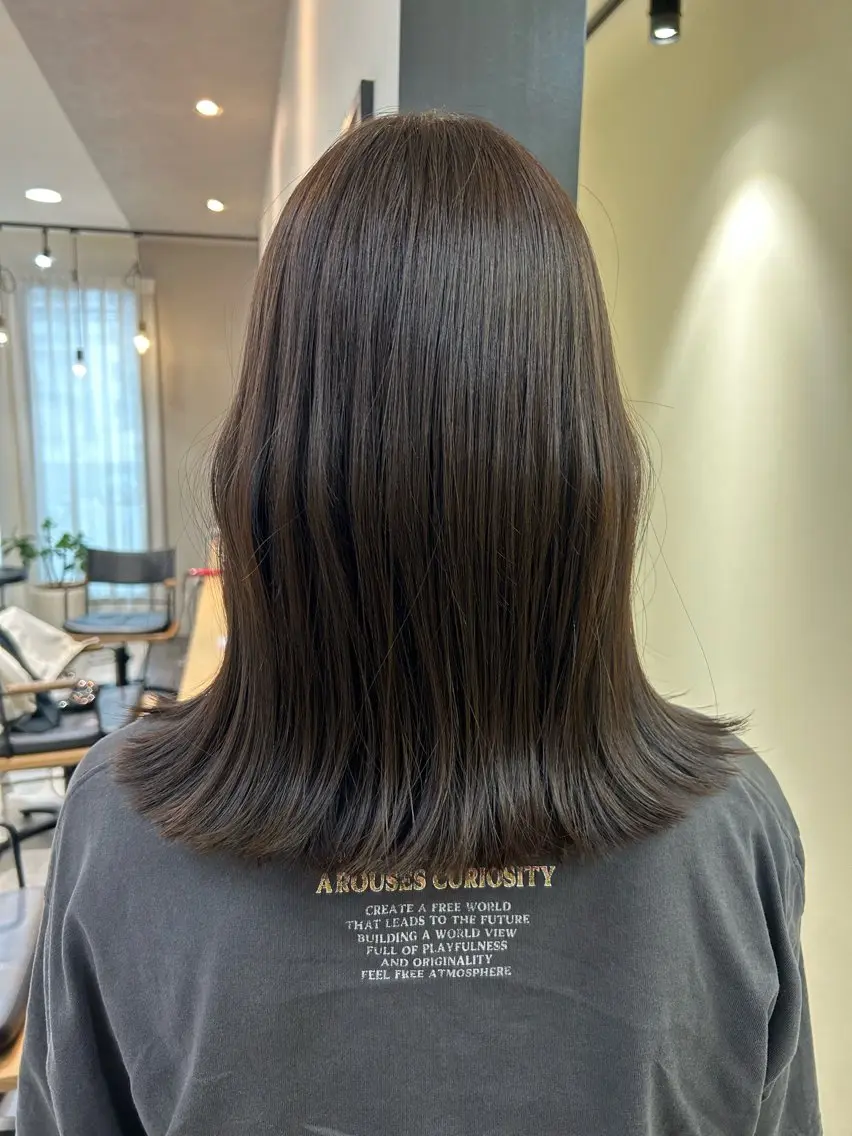 セミロング カラー 透明感カラー グレージュ hubhair レイヤー/透明感のヘアスタイル