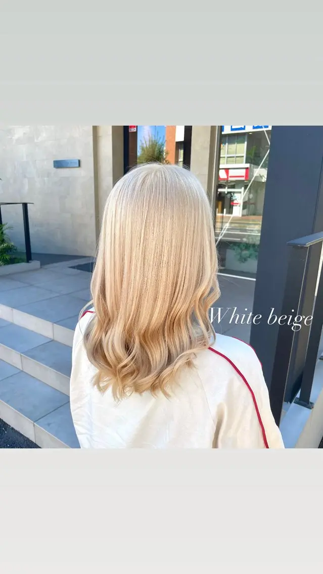 セミロング カラー ベージュカラー ブリーチ ホワイトベージュ トリートメント 横山 亮太のヘアスタイル